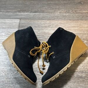 Sperry Black and Tan Wedge Ankle Boots woman’s 9
